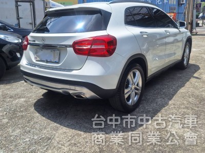 拼俗價  BENZ GLA250  2016年式  最受歡迎 SUV優質美車 ....                 