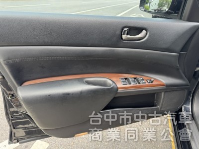 空間舒適 車美車況佳 買回即可上路~