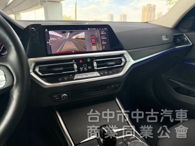 BMW 3-Series Sedan 2022款 318i Luxury 白金極智版 紅色