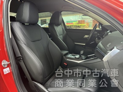 BMW 3-Series Sedan 2022款 318i Luxury 白金極智版 紅色