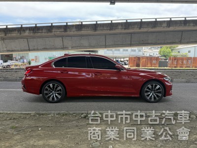 BMW 3-Series Sedan 2022款 318i Luxury 白金極智版 紅色