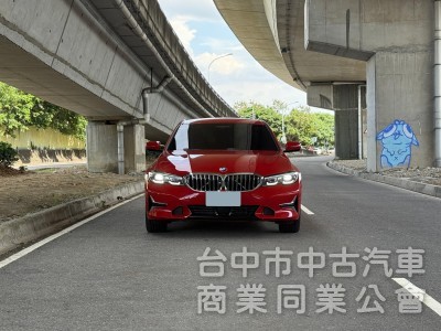 BMW 3-Series Sedan 2022款 318i Luxury 白金極智版 紅色