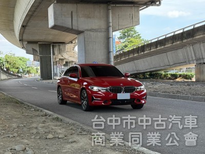 BMW 3-Series Sedan 2022款 318i Luxury 白金極智版 紅色