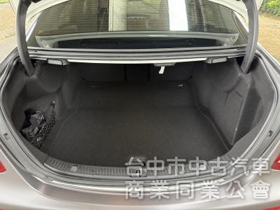 2019 M-Benz E-Class Sedan E300運動版
