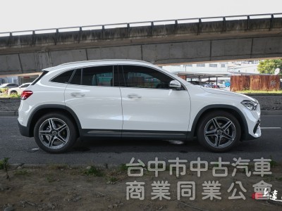 2023 M-Benz GLA 180豪華版