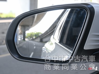 2023 M-Benz GLA 180豪華版