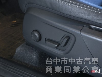 2023 Volvo XC40 Plus T2