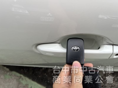 2017年 Prius C 白色 一手女用車 實跑3萬多公里！