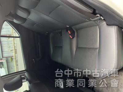 2017年 Prius C 白色 一手女用車 實跑3萬多公里！