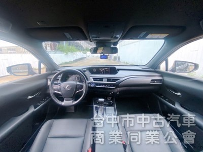 2020式 UX250h 豪華版 全速域自動跟車 車道維持置中 CarPlay 電熱椅 足踢電尾門