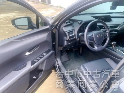 2020式 UX250h 豪華版 全速域自動跟車 車道維持置中 CarPlay 電熱椅 足踢電尾門