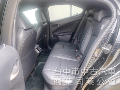 2020式 UX250h 豪華版 全速域自動跟車 車道維持置中 CarPlay 電熱椅 足踢電尾門