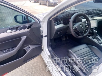 2019式 Passat Variant 330 R Line 超低里程 冷熱通風/按摩座椅 全景天窗 ACC自動跟車