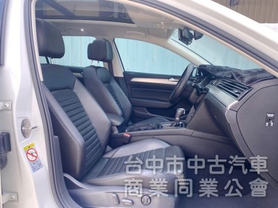 2019式 Passat Variant 330 R Line 超低里程 冷熱通風/按摩座椅 全景天窗 ACC自動跟車