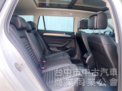 2019式 Passat Variant 330 R Line 超低里程 冷熱通風/按摩座椅 全景天窗 ACC自動跟車