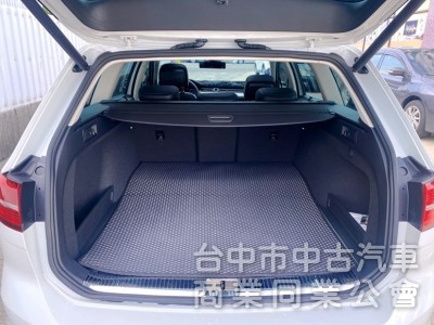 2019式 Passat Variant 330 R Line 超低里程 冷熱通風/按摩座椅 全景天窗 ACC自動跟車