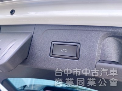 2019式 Passat Variant 330 R Line 超低里程 冷熱通風/按摩座椅 全景天窗 ACC自動跟車