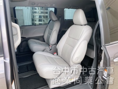 市場稀有低里程 頂規XLE AWD 原鈑原漆 300匹新引擎 8速變速系統 ACC自動跟車 後座獨立影音