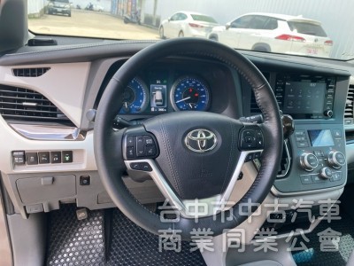 市場稀有低里程 頂規XLE AWD 原鈑原漆 300匹新引擎 8速變速系統 ACC自動跟車 後座獨立影音