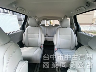 市場稀有低里程 頂規XLE AWD 原鈑原漆 300匹新引擎 8速變速系統 ACC自動跟車 後座獨立影音