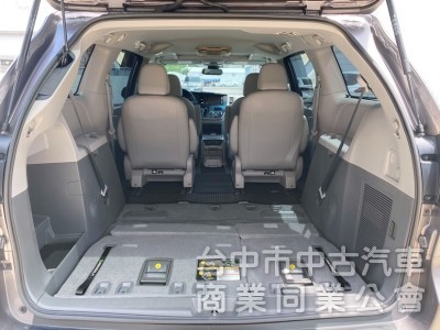 市場稀有低里程 頂規XLE AWD 原鈑原漆 300匹新引擎 8速變速系統 ACC自動跟車 後座獨立影音