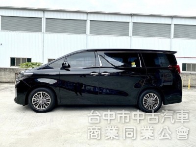 全車犀牛皮包膜防護 全速域自動跟車 車道維持置中 後座獨立影音 電池延長保固8年！