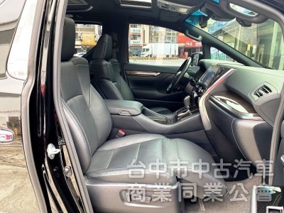 全車犀牛皮包膜防護 全速域自動跟車 車道維持置中 後座獨立影音 電池延長保固8年！