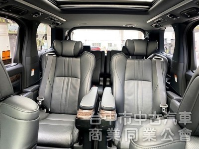 全車犀牛皮包膜防護 全速域自動跟車 車道維持置中 後座獨立影音 電池延長保固8年！