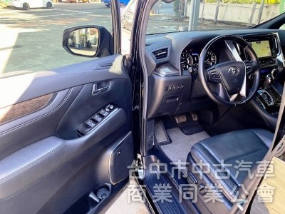 2019式 市場超低里程 僅跑2萬！新車車況 300匹大馬力 頭等艙尊榮Ottoman座椅