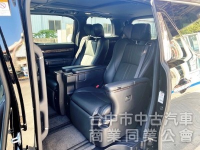 2019式 市場超低里程 僅跑2萬！新車車況 300匹大馬力 頭等艙尊榮Ottoman座椅