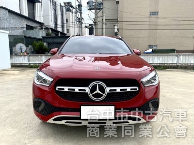 2022式 Benz GLA180 豪華版 全新大改款 23P全智慧駕駛 雙前電動椅 64氣氛燈 原廠保固中！