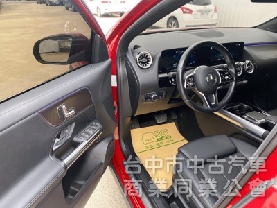 2022式 Benz GLA180 豪華版 全新大改款 23P全智慧駕駛 雙前電動椅 64氣氛燈 原廠保固中！