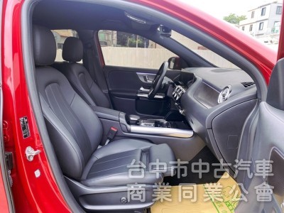 2022式 Benz GLA180 豪華版 全新大改款 23P全智慧駕駛 雙前電動椅 64氣氛燈 原廠保固中！