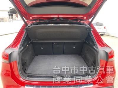 2022式 Benz GLA180 豪華版 全新大改款 23P全智慧駕駛 雙前電動椅 64氣氛燈 原廠保固中！