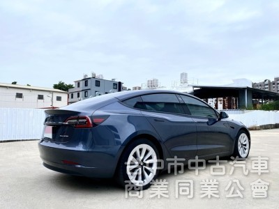 2022 LR 長程版 低里程 新式AMD晶片系統 新式CCS2 全車零件原廠保固中！