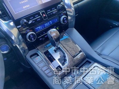 2022式 低里程 原廠保固中 選配電子式後視鏡 全速域自動跟車 360環景 後座獨立影音大螢幕 店內數台可選！