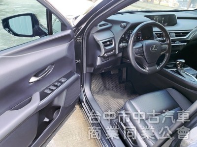 菁英Plus版 一手低里程 原漆原鈑件 免鑰匙摸門啟動 Level 2全智慧駕駛 CarPlay