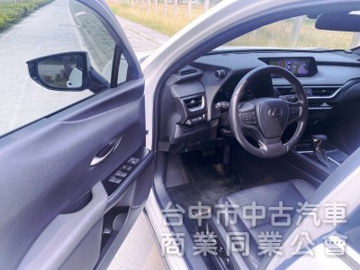 2020式 一手女用車庫車 全速域自動跟車 車道維持置中 CarPlay Auto電熱椅