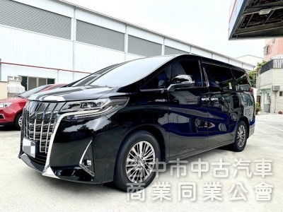 新價格！低里程 僅跑3萬 原漆原鈑件！四條輪胎皆已換新 3萬保養已做好 後尾門升級一鍵啟動