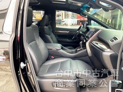 新價格！低里程 僅跑3萬 原漆原鈑件！四條輪胎皆已換新 3萬保養已做好 後尾門升級一鍵啟動
