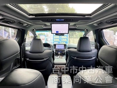 新價格！低里程 僅跑3萬 原漆原鈑件！四條輪胎皆已換新 3萬保養已做好 後尾門升級一鍵啟動