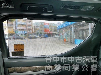 新價格！低里程 僅跑3萬 原漆原鈑件！四條輪胎皆已換新 3萬保養已做好 後尾門升級一鍵啟動