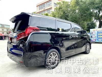 新價格！低里程 僅跑3萬 原漆原鈑件！四條輪胎皆已換新 3萬保養已做好 後尾門升級一鍵啟動