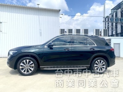 2021 GLE300d 4Matic 賓士總代理 豪華選配AMG勁黑內裝 全景天窗 柏林之音 23P全智慧駕駛
