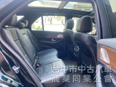 2021 GLE300d 4Matic 賓士總代理 豪華選配AMG勁黑內裝 全景天窗 柏林之音 23P全智慧駕駛