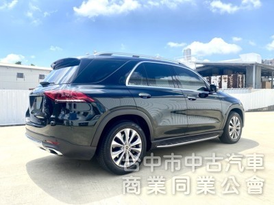 2021 GLE300d 4Matic 賓士總代理 豪華選配AMG勁黑內裝 全景天窗 柏林之音 23P全智慧駕駛