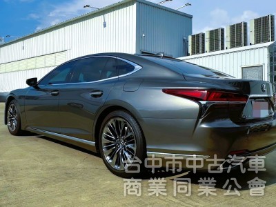 LS500 旗艦版  雙渦輪 後座電視影音 氣動按摩座椅 20吋鍍鉻霧黑鋁
