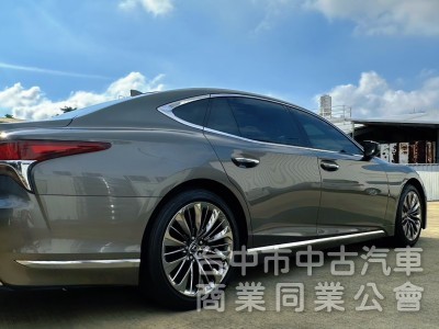 LS500 旗艦版  雙渦輪 後座電視影音 氣動按摩座椅 20吋鍍鉻霧黑鋁