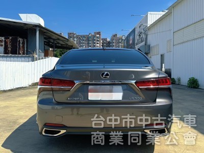 LS500 旗艦版  雙渦輪 後座電視影音 氣動按摩座椅 20吋鍍鉻霧黑鋁