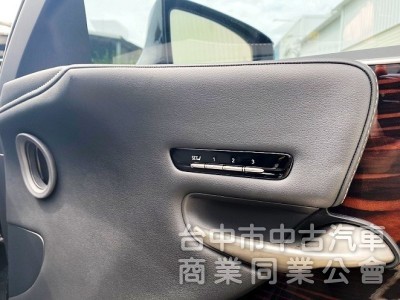 LS500 旗艦版  雙渦輪 後座電視影音 氣動按摩座椅 20吋鍍鉻霧黑鋁